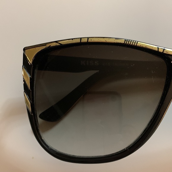 BLACK AND GOLD SUNGLASSES - Picture 2 of 5